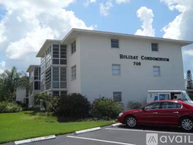 Main picture of 708 Tamiami Trl S