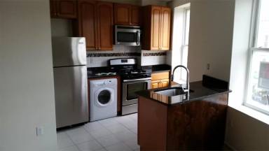 Main picture of 5935 Myrtle Ave
