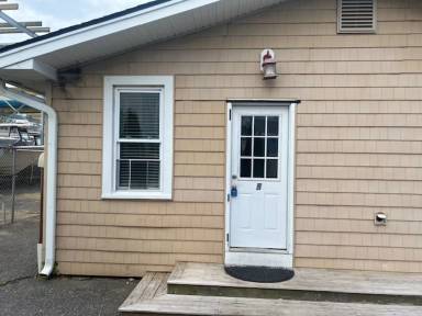 Main picture of 24 Bay Ave