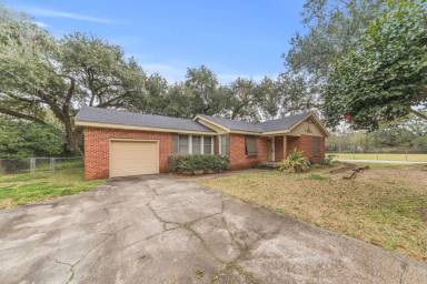 Main picture of 121 Amaryllis Dr