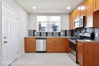 Main picture of 6608 N Smedley St