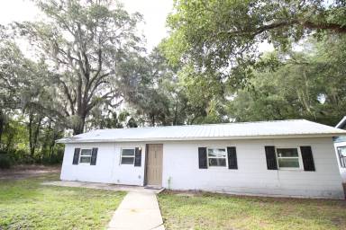 Main picture of 643 NE Waldo Rd