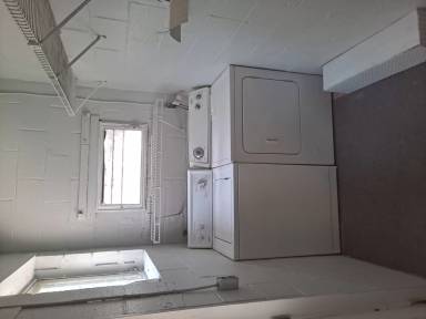 Main picture of 2342 E Albert St