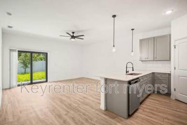 Main picture of 625-627 SE 13th Pl