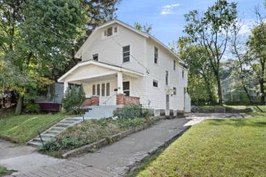 Main picture of 702 Delaware St SE