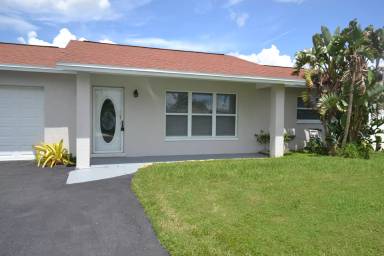 Main picture of 219 Driftwood Dr N