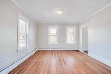 Main picture of 49 Bridge St