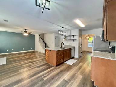 Main picture of 905 Station View Rd