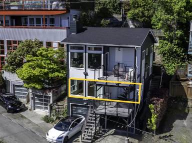 Main picture of 329 Lakeside Ave S
