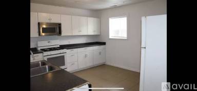 Main picture of 1015 W 13th St