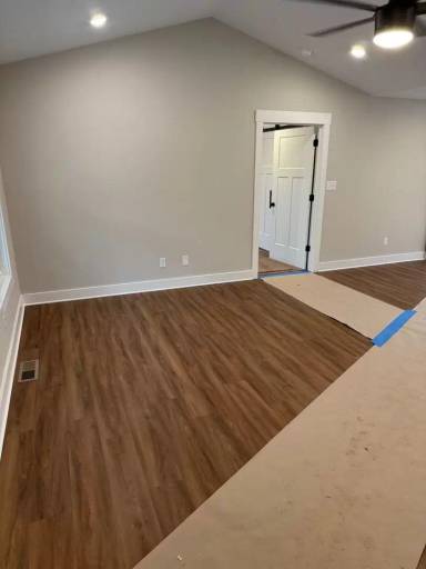 Main picture of 325 Yorktown Dr