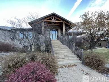 Main picture of 698 E Callaway Dr