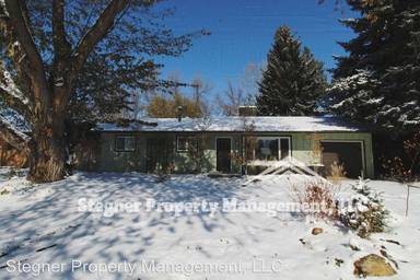 Main picture of 924 E Lake St