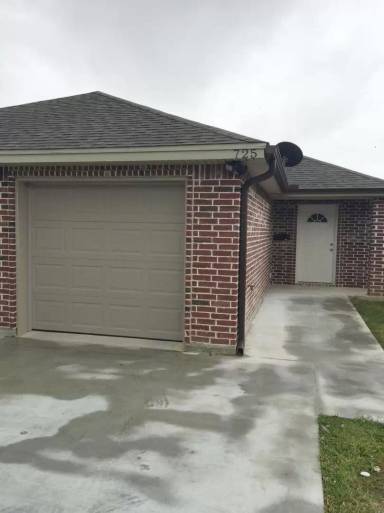 Main picture of 719 N 10th St