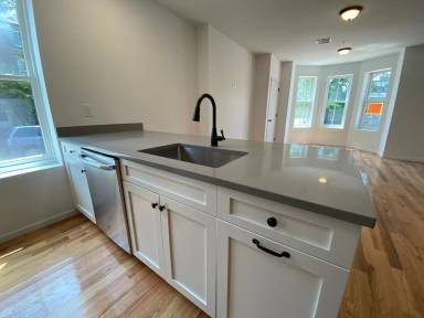 Main picture of 178 Washington St