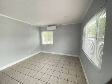 Main picture of 1852 Duncan St