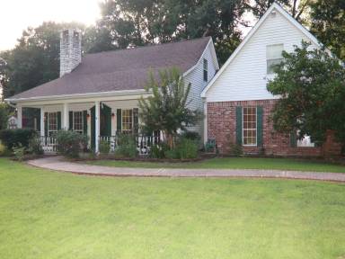 Main picture of 6410 Carolyn Ln