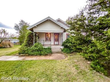 Main picture of 123 W Avenue E