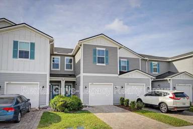 Main picture of 300 Brandon Lakes Dr