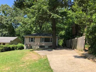 Main picture of 176 Stratford Dr NW