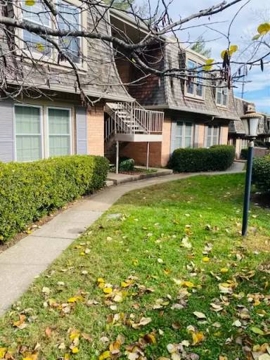 Main picture of Versailles Townhomes Association