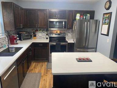Main picture of 1021 E 8th St