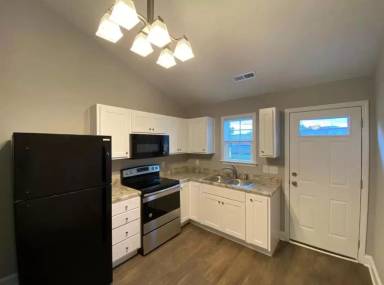 Main picture of 6 N Sterling St