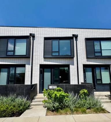 Main picture of 3400 Lawrence St