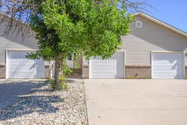 Main picture of 1422 E Redwood Blvd
