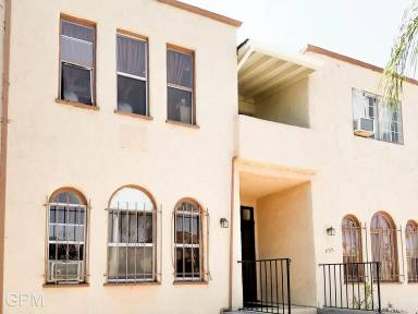 Main picture of 1155 N Kenmore Ave