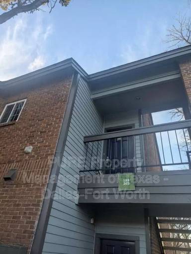 Main picture of 1720 NE Green Oaks Blvd