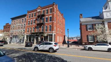 Main picture of 32 W Main St