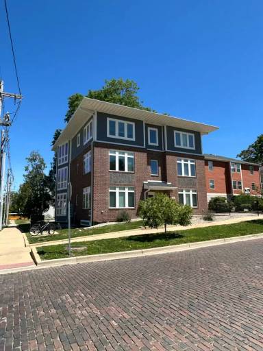 Main picture of 310 E Clark St