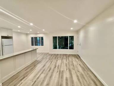 Main picture of 2488 N Beachwood Dr