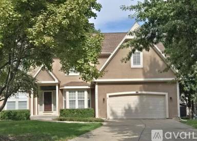 Main picture of 5004 W 156th St