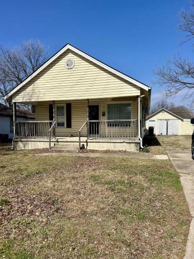 Main picture of 2208 E Broadway St