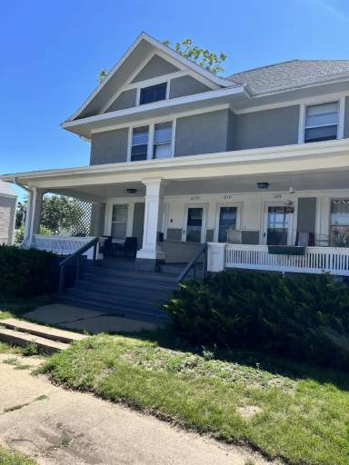 Main picture of 1211 1/2 2nd Ave SE