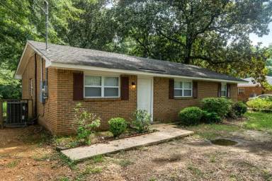 Main picture of 114 Crenshaw Dr