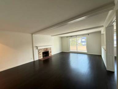 Main picture of 1366 S Beverly Glen Blvd