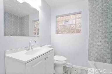 Main picture of 45 W 77th Pl
