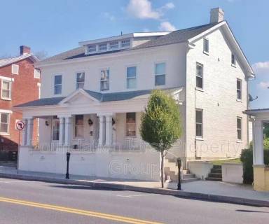 Main picture of 49 E King St