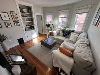 Main picture of 18 Peverell St