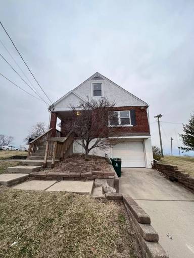 Main picture of 2820 Claypole Ave