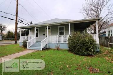 Main picture of 1880 Ferry St