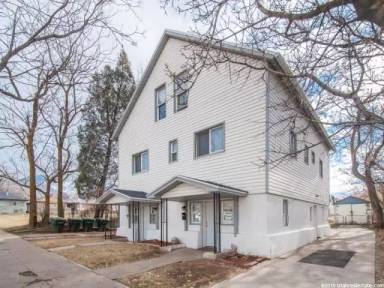 Main picture of 545 E 22nd St