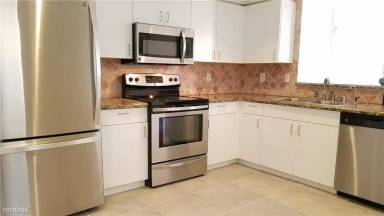 Main picture of 1585 Barcelona Way