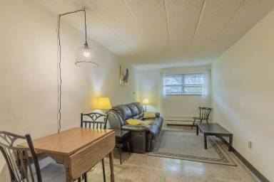 Main picture of 2441 Holmes St