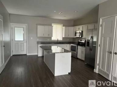 Main picture of 195 Phillips Park Dr
