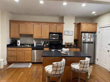 Main picture of 180 L St