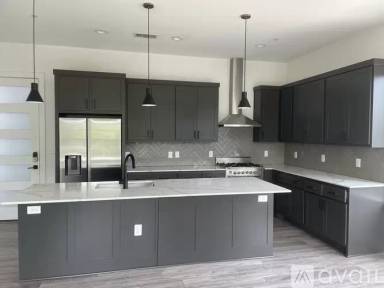 Main picture of 2804 S 1st St